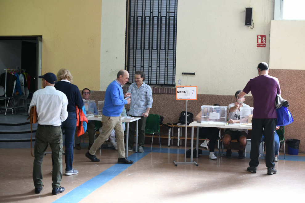 Votaciones en el colegio Inmaculada Concepción, en el centro de Zaragoza.