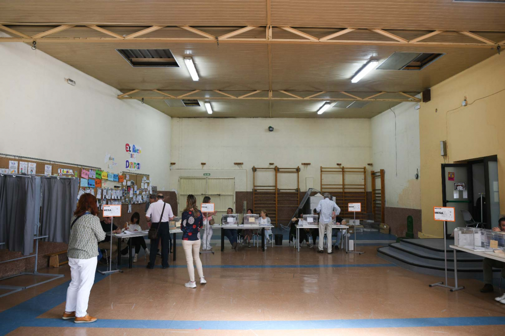 Votaciones en el colegio Inmaculada Concepción, en el centro de Zaragoza.