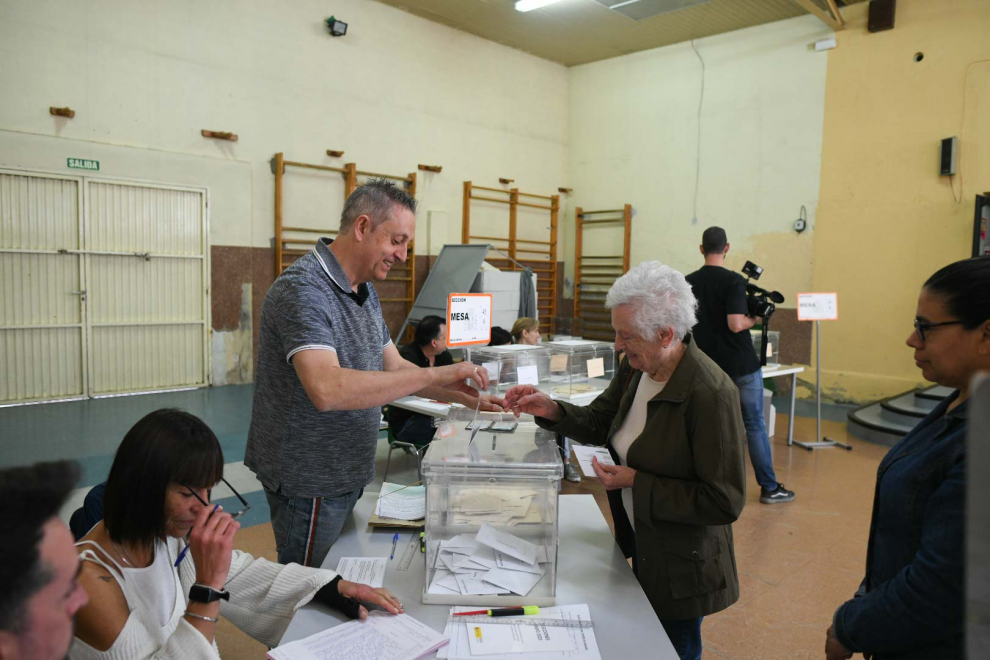 Votaciones en el colegio Inmaculada Concepción, en el centro de Zaragoza.