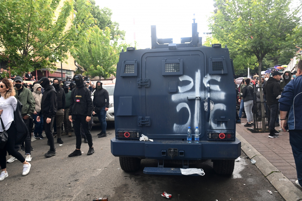 Zvecan (Serbia), 29/05/2023.- A Serbian flag is placed by protesters on a Kosovo special police vehicle in front of the building of the municipality in Zvecan, Kosovo, 29 May 2023. At least ten people were injured in violence between Kosovo police and ethnic Serbs in the town of Zvecan on 26 May, after protesters gathered outside state buildings while Albanian mayors were heading to assume office. (Protestas) EFE/EPA/GEORGI LICOVSKI
KOSOVO SERBIA TENSIONS