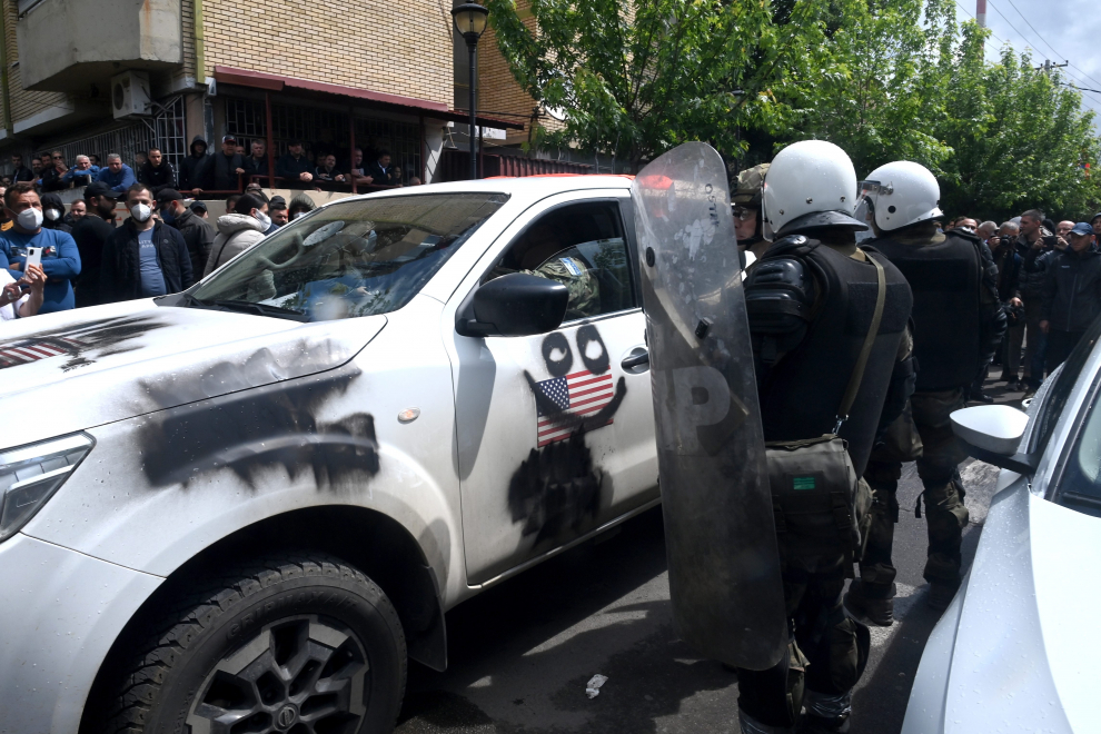 Zvecan (Serbia), 29/05/2023.- People protest next to a spray painted KFOR vehicle in front of the building of the municipality in Zvecan, Kosovo, 29 May 2023. At least ten people were injured in violence between Kosovo police and ethnic Serbs in the town of Zvecan on 26 May, after protesters gathered outside state buildings while Albanian mayors were heading to assume office. (Protestas) EFE/EPA/GEORGI LICOVSKI
 KOSOVO SERBIA TENSIONS