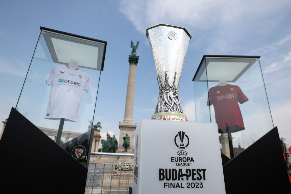 Ambiente festivo en Budapest antes de la final de la Euroliga entre Roma y Sevilla.