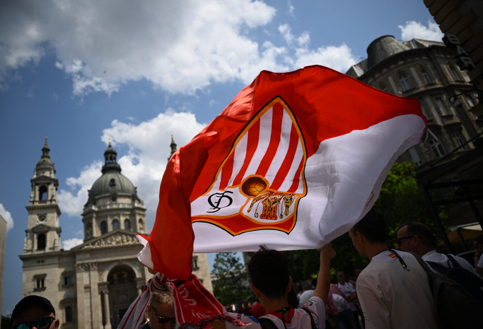 Ambiente festivo en Budapest antes de la final de la Euroliga entre Roma y Sevilla.