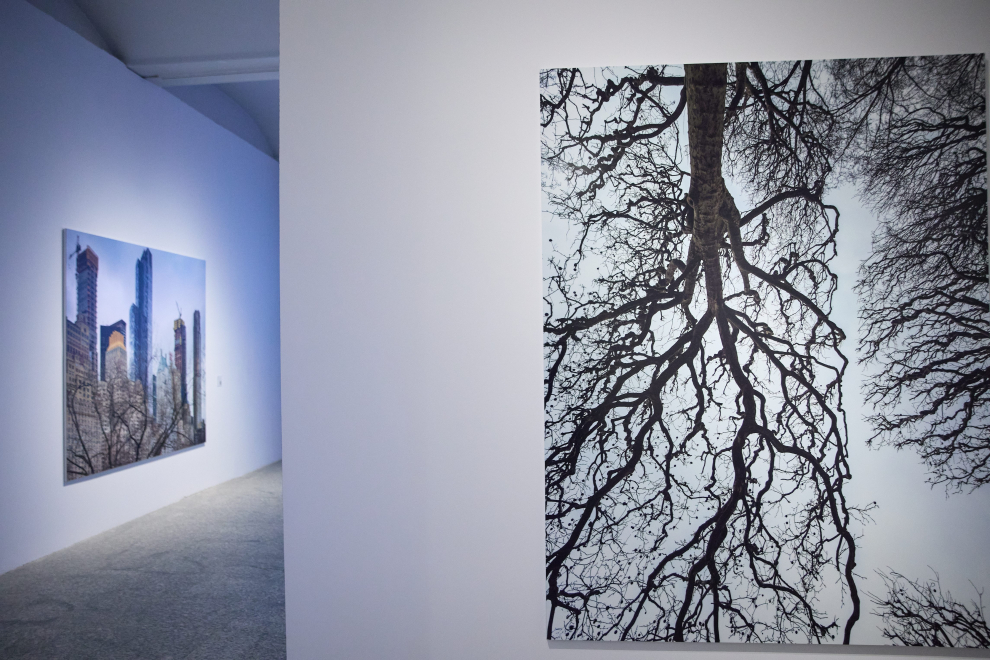 Foto de la inauguración de PhotoEspaña 2023 con una exposición de José Manuel Ballester
