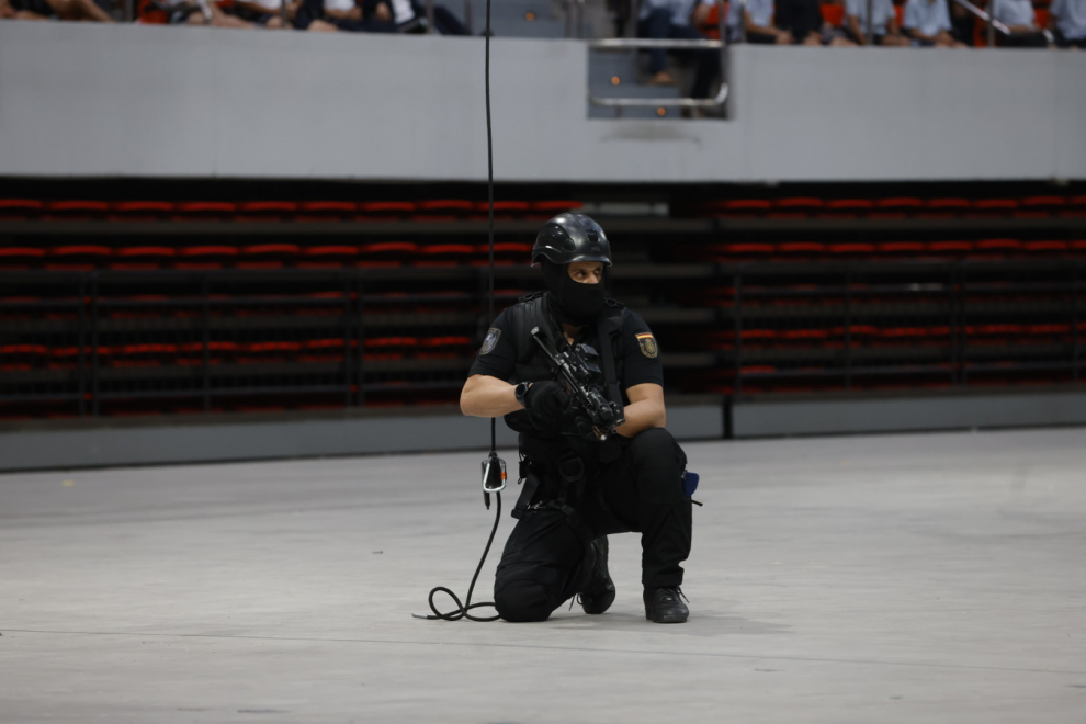 La Policía Nacional exhibe sus medios a la comunidad educativa