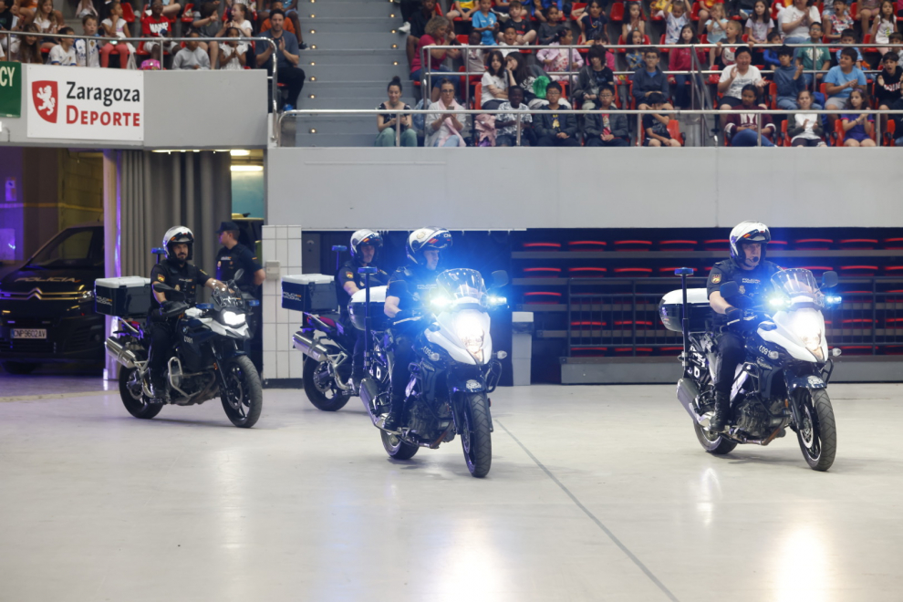 La Policía Nacional exhibe sus medios a la comunidad educativa