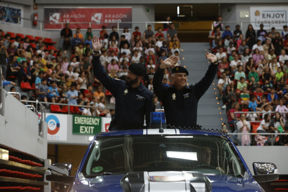 La Policía Nacional exhibe sus medios a la comunidad educativa