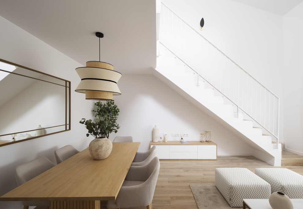 Son 198 pisos de 2, 3 y 4 habitaciones, con dos baños. La torre principal tiene 20 plantas.