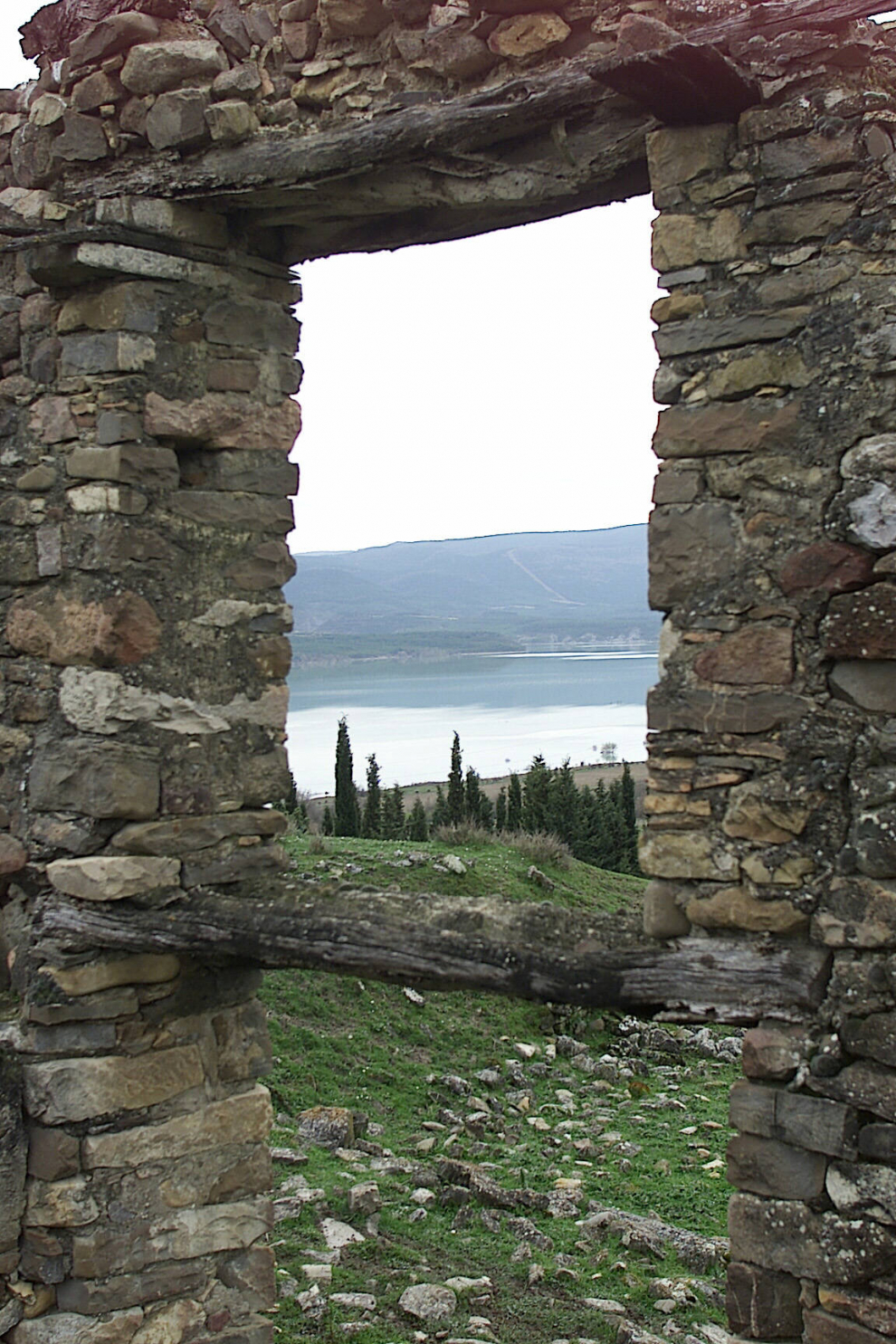 Escó, uno de los pueblos abandonados más espectaculares de Aragón