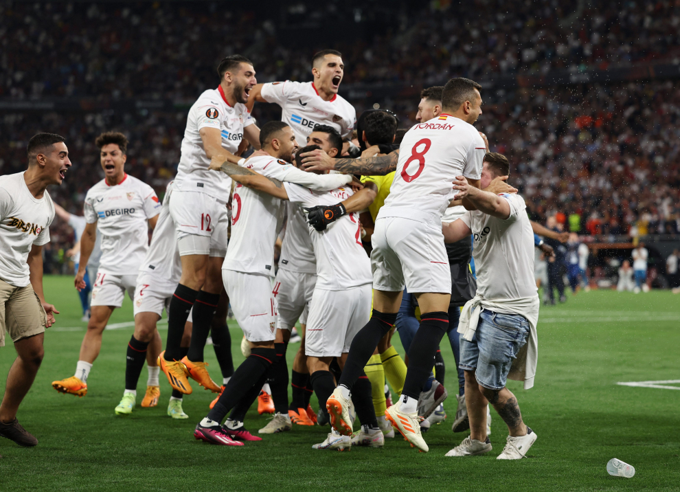 Foto de la final de la Europa League entre Roma y Sevilla en Budapest