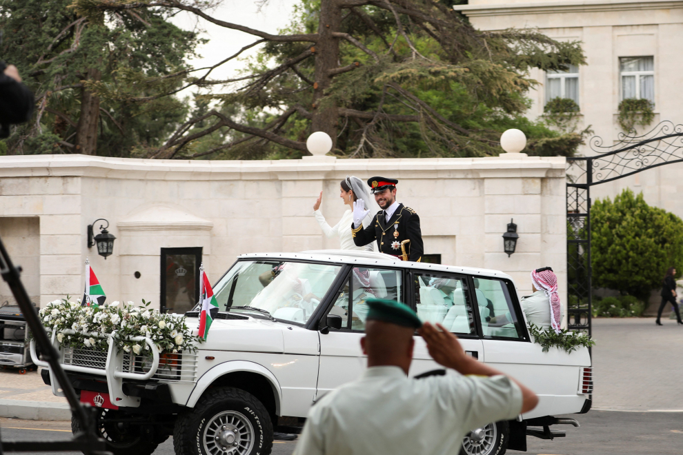 Jordan's Crown Prince Hussein and Rajwa Al Saif leave the Zahran Palace, on the day of their royal wedding in Amman, Jordan, June 1, 2023. REUTERS/Alaa Al Sukhni JORDAN-ROYALS/WEDDING