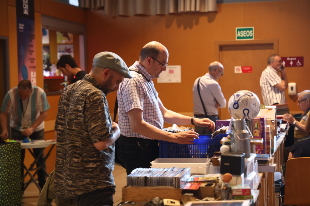 Foto de la Feria Coleccionea 2023: cita de los coleccionistas en el centro cívico Universidad de Zaragoza