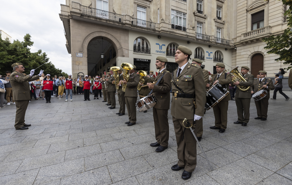 Retreta militar en Zaragoza para celebrar el Día de las Fuerzas Armadas