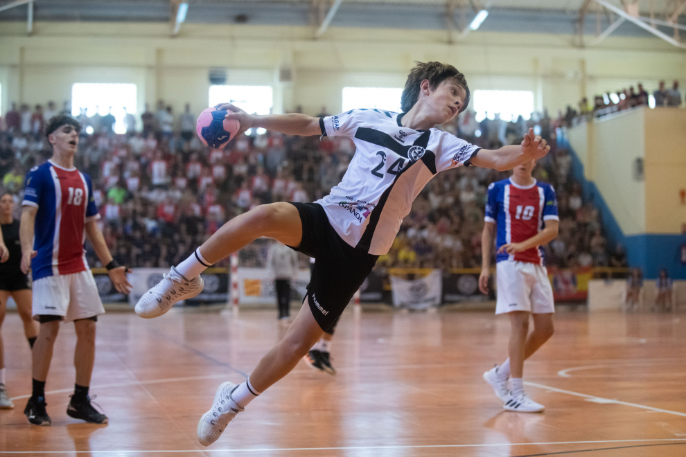 Dominicos de Zaragoza, campeón de España de balonmano infantil en el pabellón Salduba