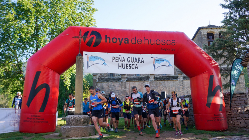 Más de 200 corredores han tomado la salida con tres recorridos diferentes.