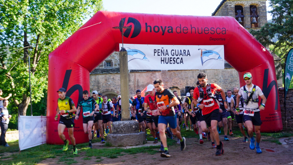 Más de 200 corredores han tomado la salida con tres recorridos diferentes.