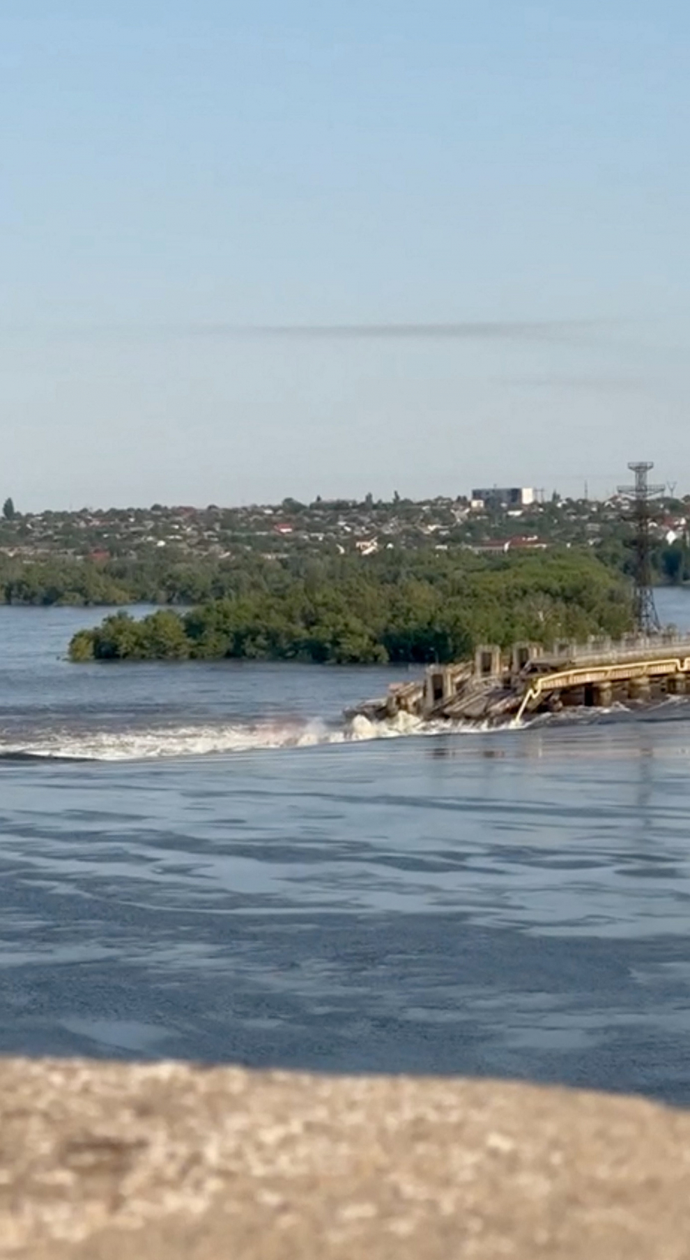 A general view of the Nova Kakhovka dam that was breached in Kherson region, Ukraine June 6, 2023 in this screen grab taken from a video obtained by Reuters/via REUTERS    THIS IMAGE HAS BEEN SUPPLIED BY A THIRD PARTY. NO RESALES. NO ARCHIVES. UKRAINE-CRISIS/BLAST-DAM