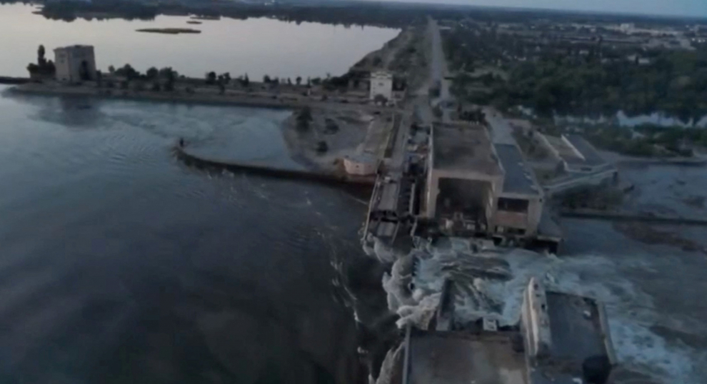A general view of the Nova Kakhovka dam that was breached in Kherson region, Ukraine June 6, 2023 in this screen grab taken from a video obtained by Reuters/via REUTERS    THIS IMAGE HAS BEEN SUPPLIED BY A THIRD PARTY. NO RESALES. NO ARCHIVES. UKRAINE-CRISIS/BLAST-DAM
