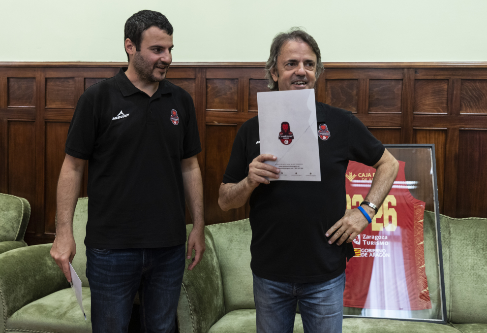 Presentación de la campaña de abonados del Casademont Zaragoza, con los entrenadores Porfirio Fisac y Carlos Cantero