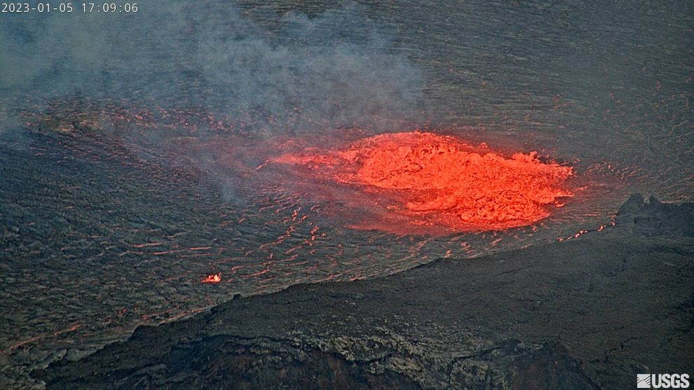 FILE PHOTO: A rising lava lake is seen within Halema'uma'u crater during the eruption of Kilauea volcano in Hawaii, U.S. January 5, 2023, in this still image provided by the USGS surveillance camera. U.S. Geological Survey/Handout via REUTERS THIS IMAGE HAS BEEN SUPPLIED BY A THIRD PARTY. MANDATORY CREDIT/File Photo