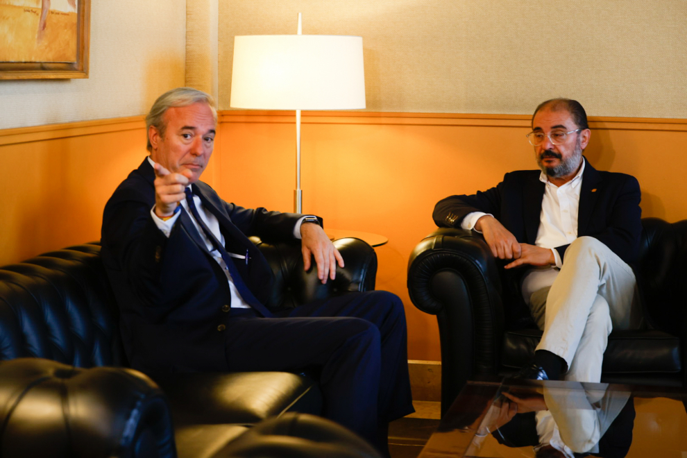 Fotos de la reunión de Lambán y Azcón en el Pignatelli