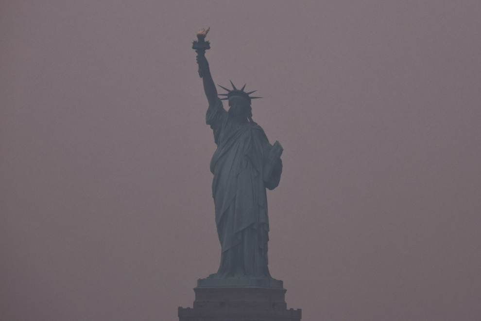 Nueva York cubierta de humo por los incendios de Canadá.