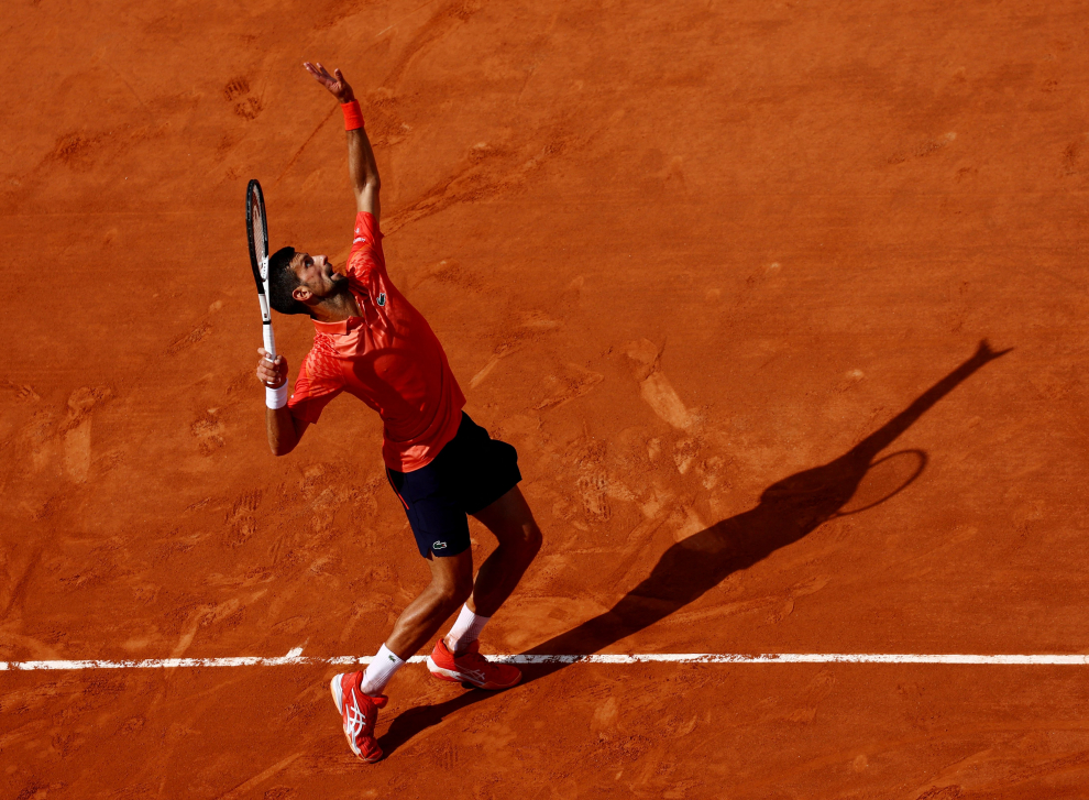 Tennis - French Open - Roland Garros, Paris, France - June 9, 2023 Serbia's Novak Djokovic in action during his semi final match against Spain's Carlos Alcaraz REUTERS/Lisi Niesner TENNIS-FRENCHOPEN/
