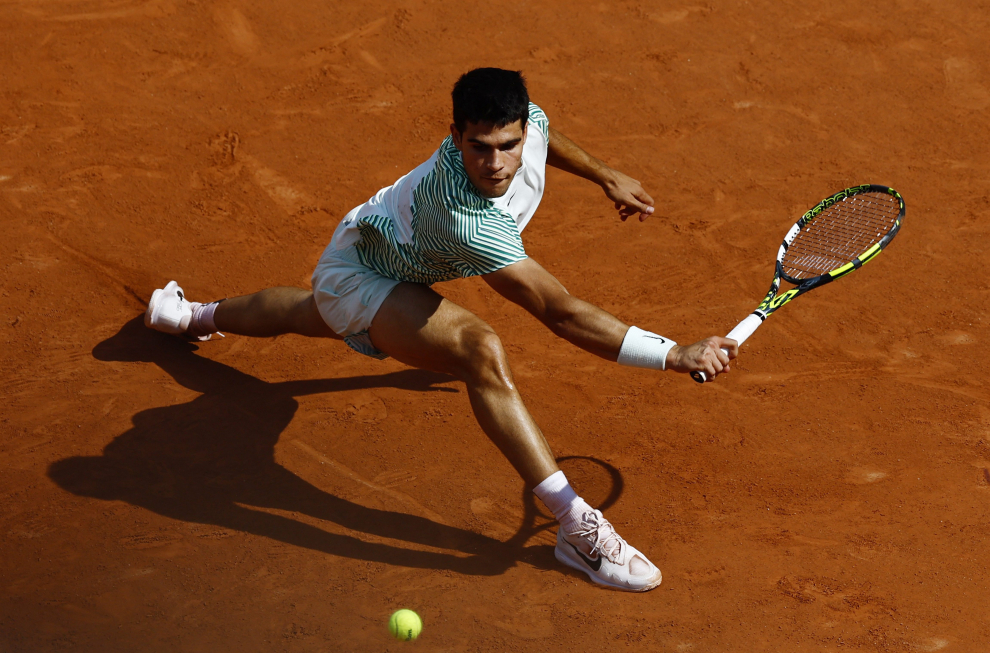 Tennis - French Open - Roland Garros, Paris, France - June 9, 2023 Spain's Carlos Alcaraz in action during his semi final match against Serbia's Novak Djokovic REUTERS/Kai Pfaffenbach TENNIS-FRENCHOPEN/