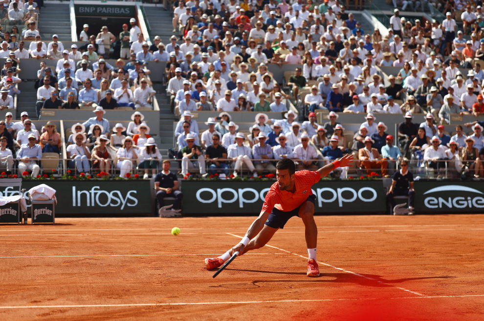 Tennis - French Open - Roland Garros, Paris, France - June 9, 2023 Serbia's Novak Djokovic in action during his semi final match against Spain's Carlos Alcaraz REUTERS/Lisi Niesner TENNIS-FRENCHOPEN/