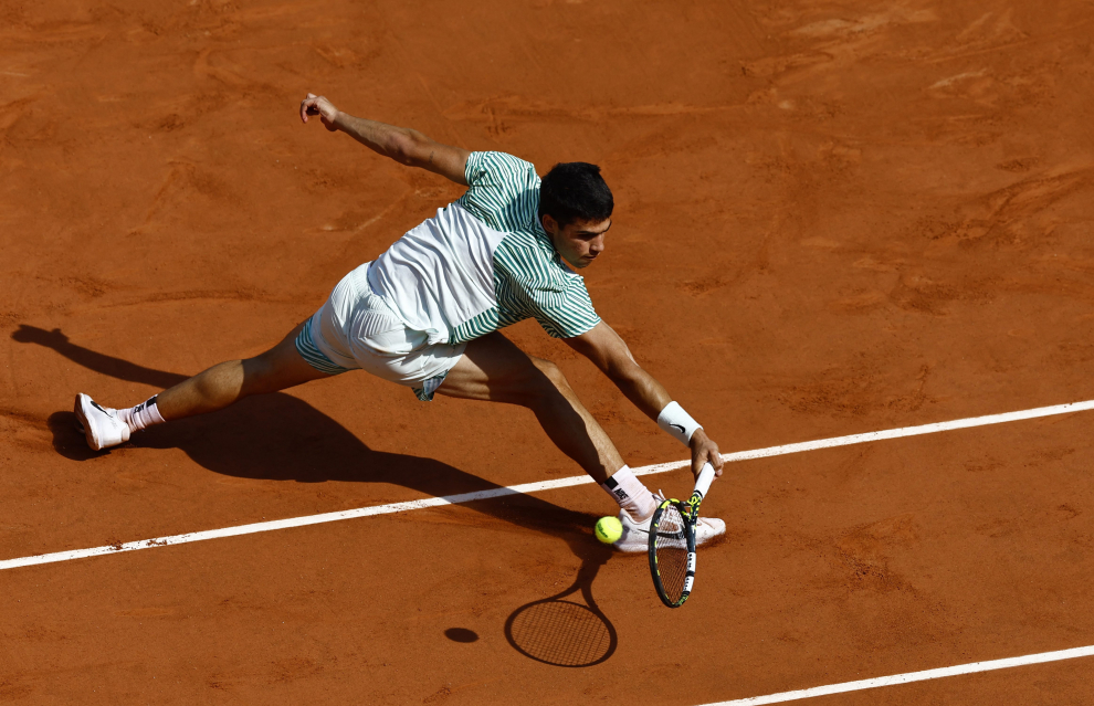 Tennis - French Open - Roland Garros, Paris, France - June 9, 2023 Serbia's Novak Djokovic during his semi final match against Spain's Carlos Alcaraz REUTERS/Clodagh Kilcoyne TENNIS-FRENCHOPEN/