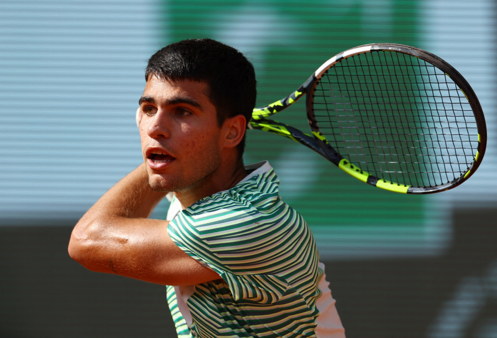 Tennis - French Open - Roland Garros, Paris, France - June 9, 2023 Spain's Carlos Alcaraz in action during his semi final match against Serbia's Novak Djokovic REUTERS/Kai Pfaffenbach TENNIS-FRENCHOPEN/