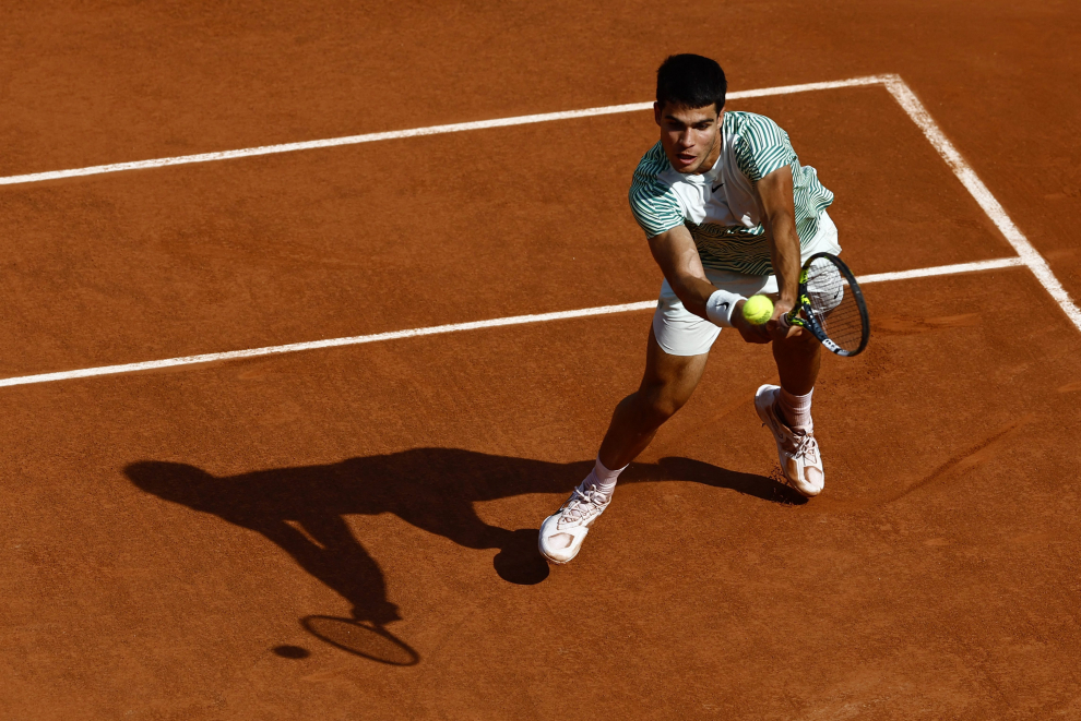 Tennis - French Open - Roland Garros, Paris, France - June 9, 2023 Spain's Carlos Alcaraz in action during his semi final match against Serbia's Novak Djokovic REUTERS/Lisi Niesner TENNIS-FRENCHOPEN/