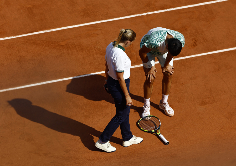 Tennis - French Open - Roland Garros, Paris, France - June 9, 2023 Spain's Carlos Alcaraz and Serbia's Novak Djokovic during their semi final match REUTERS/Lisi Niesner TENNIS-FRENCHOPEN/
