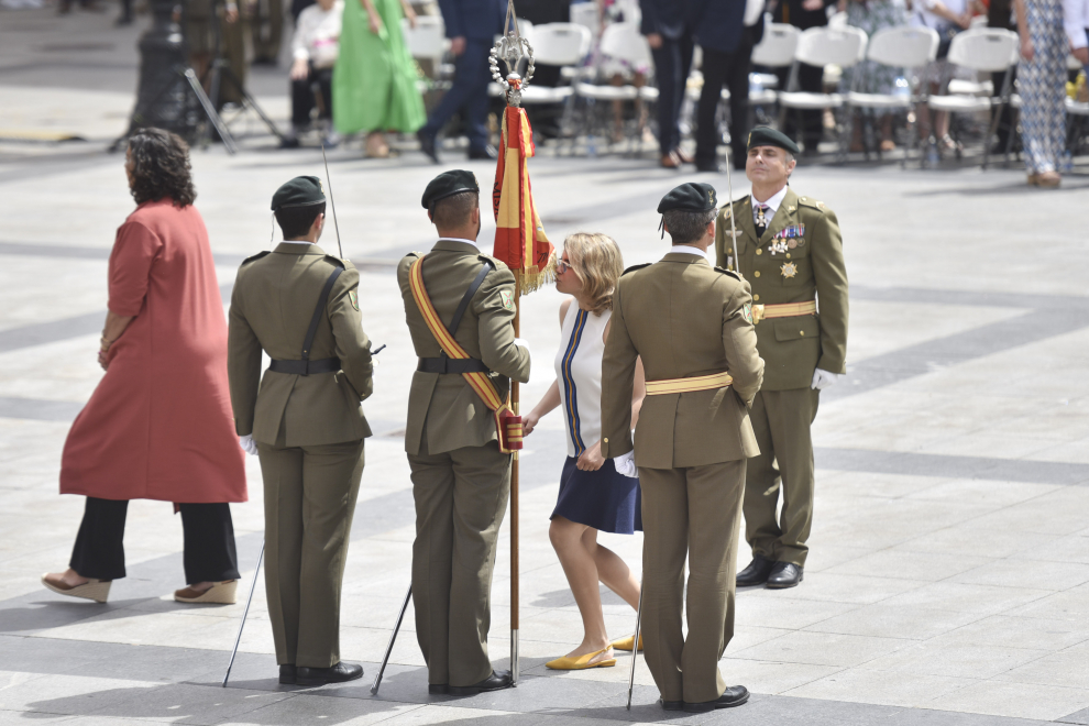 Más de 270 personas han prestado juramento o promesa a la bandera de España este sábado en una ceremonia en la plaza Luis López Allué de Huesca.