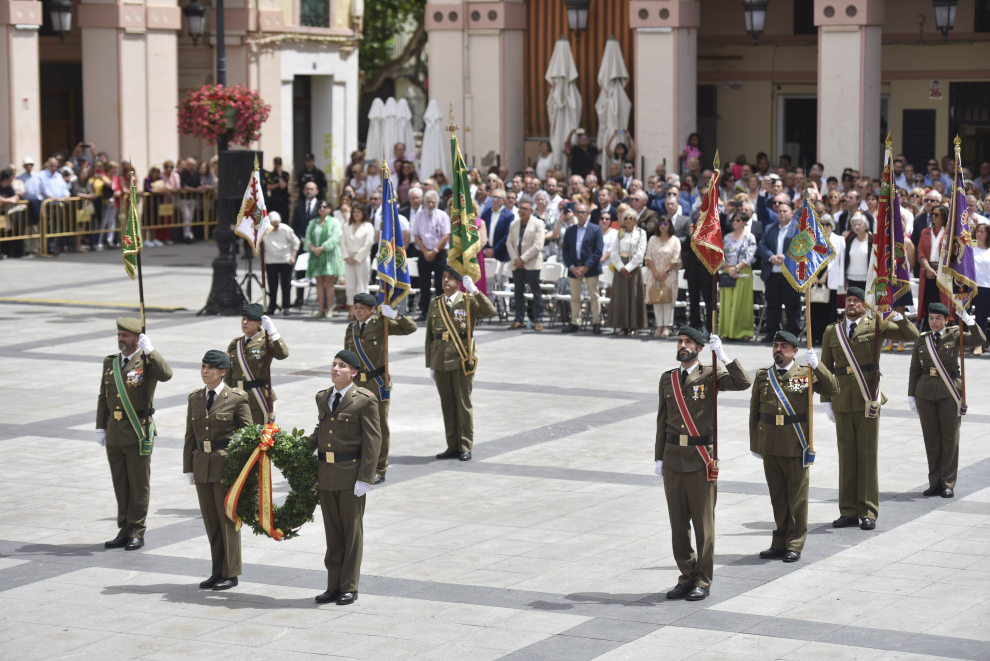 Más de 270 personas han prestado juramento o promesa a la bandera de España este sábado en una ceremonia en la plaza Luis López Allué de Huesca.