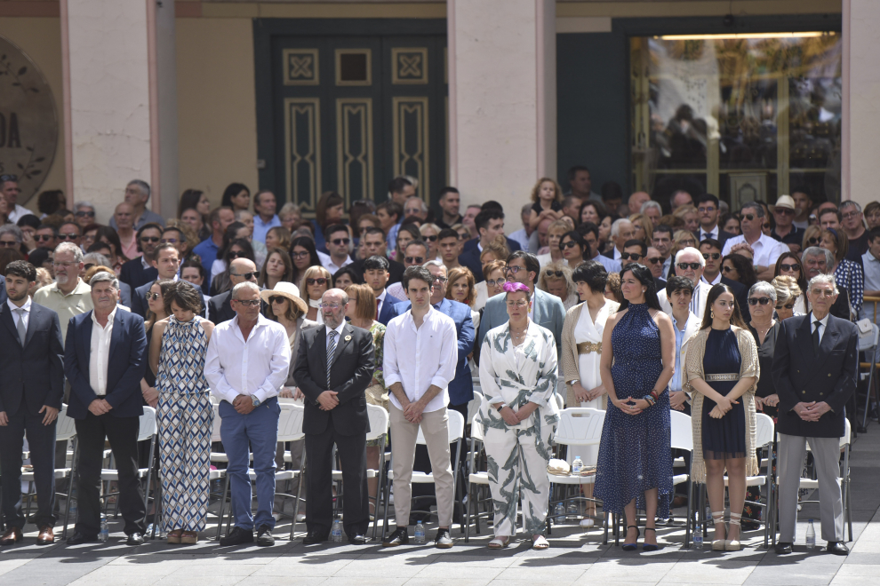Más de 270 personas han prestado juramento o promesa a la bandera de España este sábado en una ceremonia en la plaza Luis López Allué de Huesca.