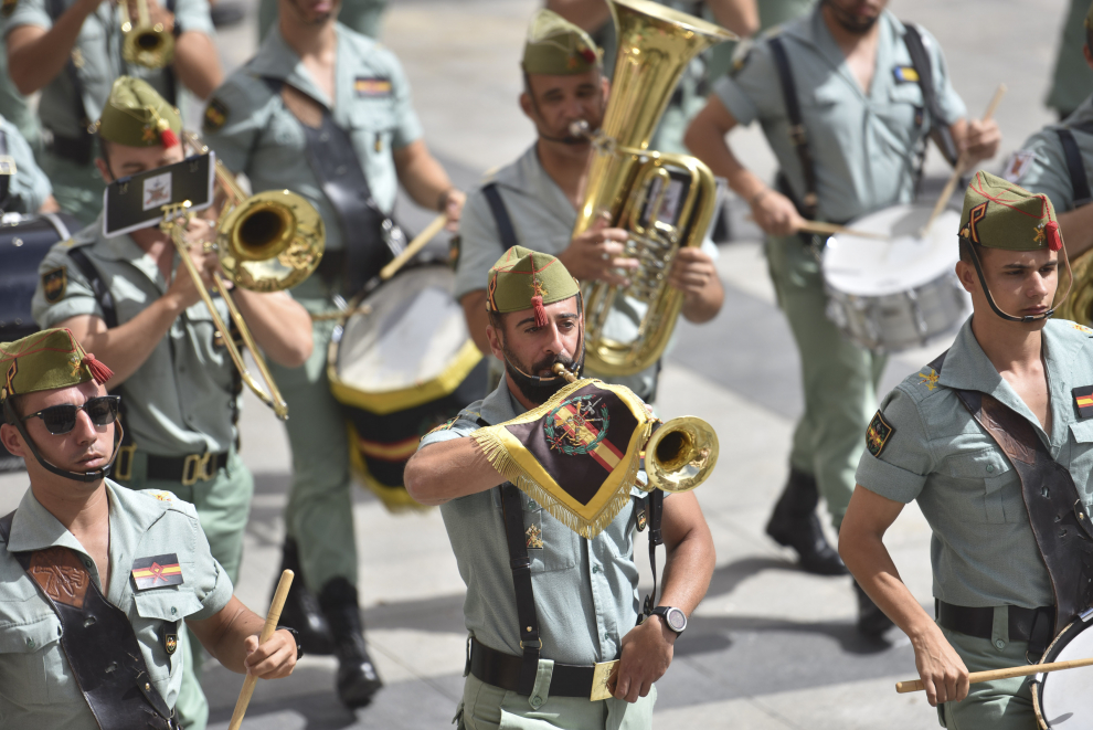 Más de 270 personas han prestado juramento o promesa a la bandera de España este sábado en una ceremonia en la plaza Luis López Allué de Huesca.