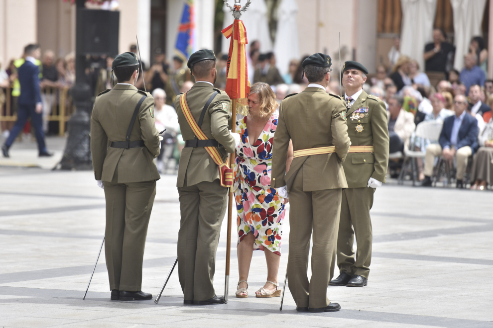 Más de 270 personas han prestado juramento o promesa a la bandera de España este sábado en una ceremonia en la plaza Luis López Allué de Huesca.