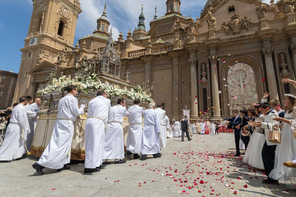 Procesión del Corpus Christi en la Plaza del Pilar