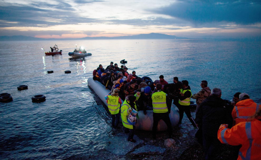 Migrants arrive at the port of Kalamata, following a rescue operation, after their boat capsized at open sea, in Kalamata, Greece, June 14, 2023. Eurokinissi via REUTERS ATTENTION EDITORS - THIS IMAGE HAS BEEN SUPPLIED BY A THIRD PARTY. NO RESALES. NO ARCHIVES. NO EDITORIAL USE IN GREECE.     TPX IMAGES OF THE DAY      EUROPE-MIGRANTS/GREECE-SHIPWRECK