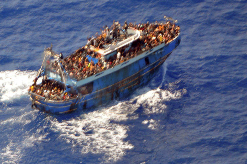 A undated handout photo provided by the Hellenic Coast Guard shows migrants onboard a boat during a rescue operation, before their boat capsized on the open sea, off Greece, June 14, 2023. Hellenic Coast Guard/Handout via REUTERS ATTENTION EDITORS - THIS IMAGE HAS BEEN SUPPLIED BY A THIRD PARTY. EUROPE-MIGRANTS/GREECE-SHIPWRECK