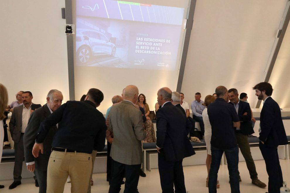 Foto del debate abierto sobre las estaciones de servicio en la sede de Mobility City de Zaragoza