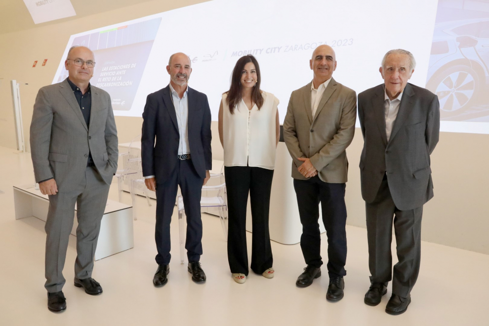 Foto del debate abierto sobre las estaciones de servicio en la sede de Mobility City de Zaragoza