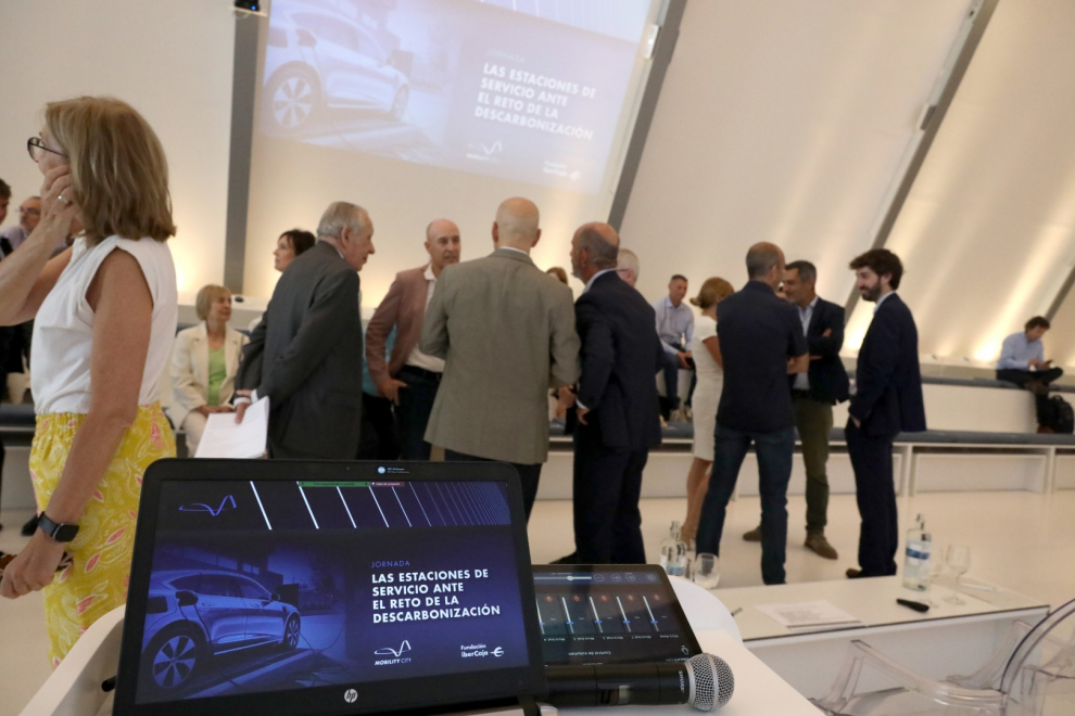 Foto del debate abierto sobre las estaciones de servicio en la sede de Mobility City de Zaragoza