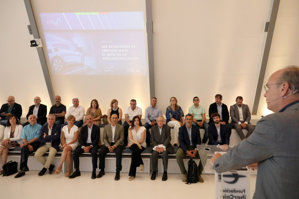 Foto del debate abierto sobre las estaciones de servicio en la sede de Mobility City de Zaragoza