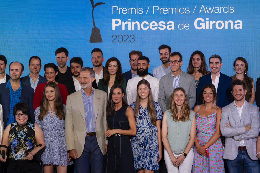 Los Reyes, Leonor y Sofía reciben a premiados de la Fundación Princesa de Gerona