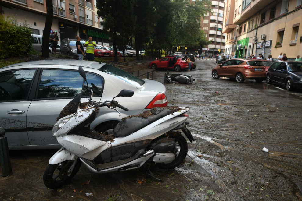 Coches afectados por la tormenta en Zaragoza