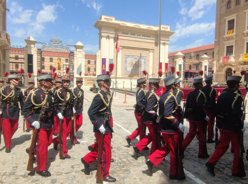 El Rey entrega despachos en la AGM de Zaragoza en presencia de la princesa Leonor.