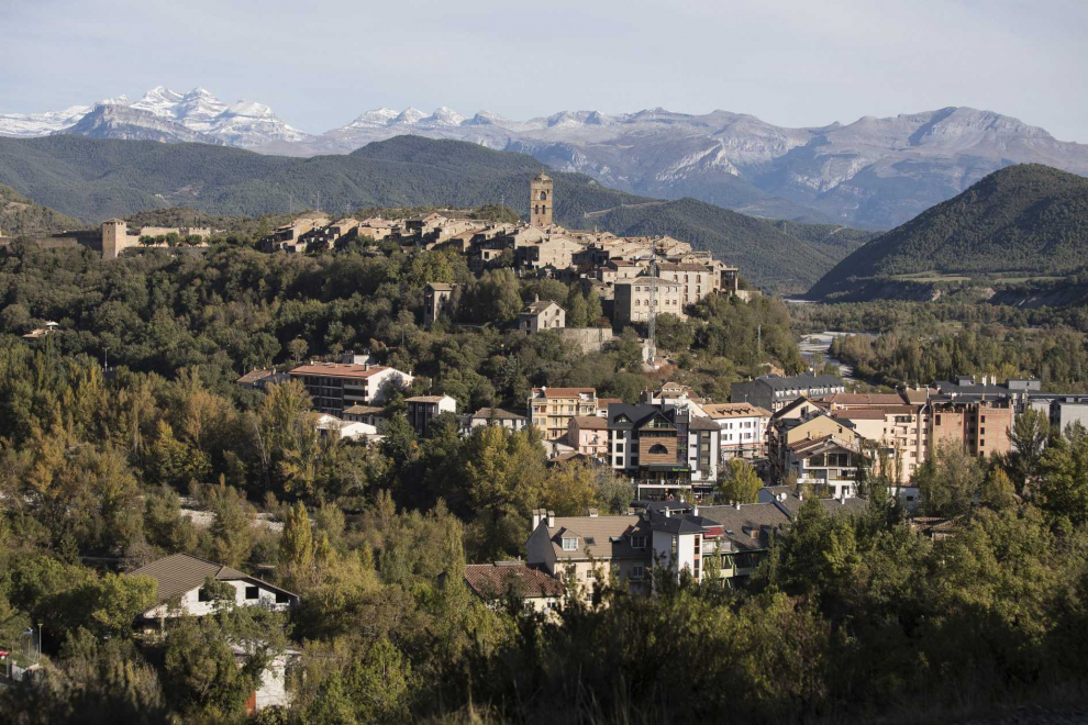 Un paseo por el pueblo más bonito de España, Aínsa
