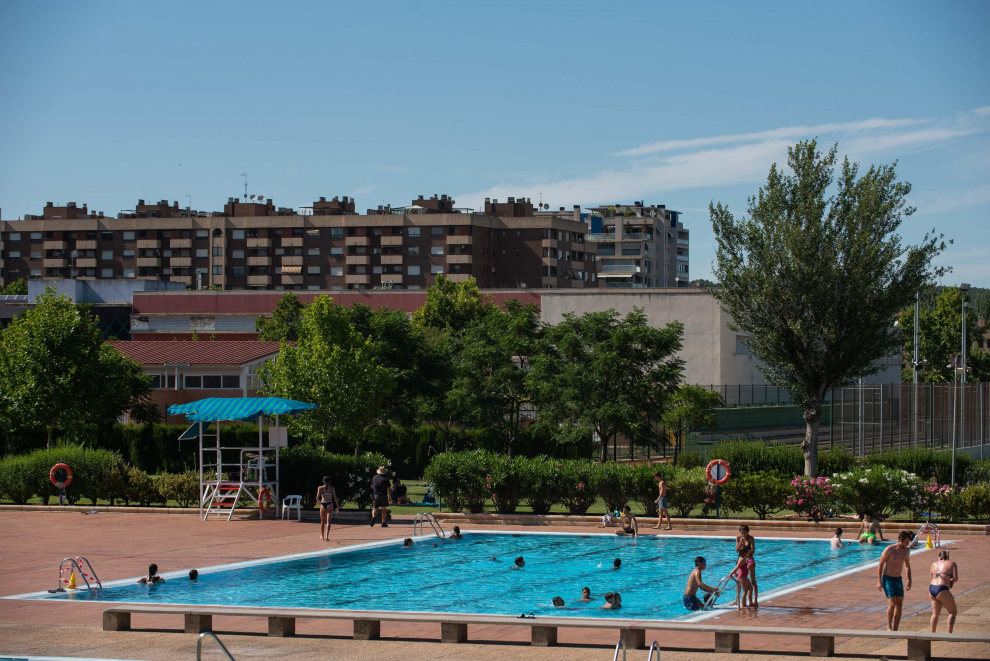 Fotos de las piscinas municipales de verano del CDM Actur